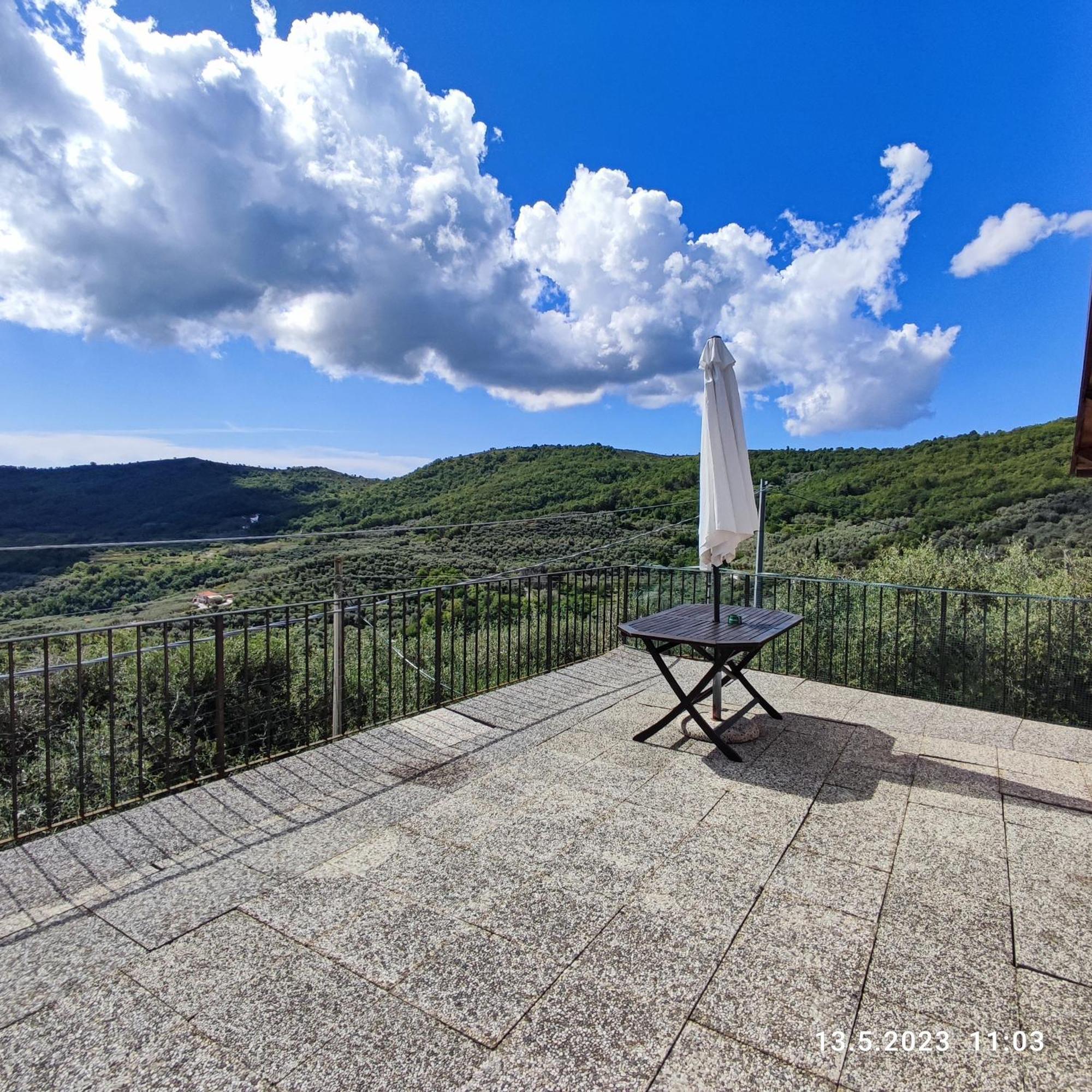 Villa Berio Due - Tuija Villa Viani Bagian luar foto