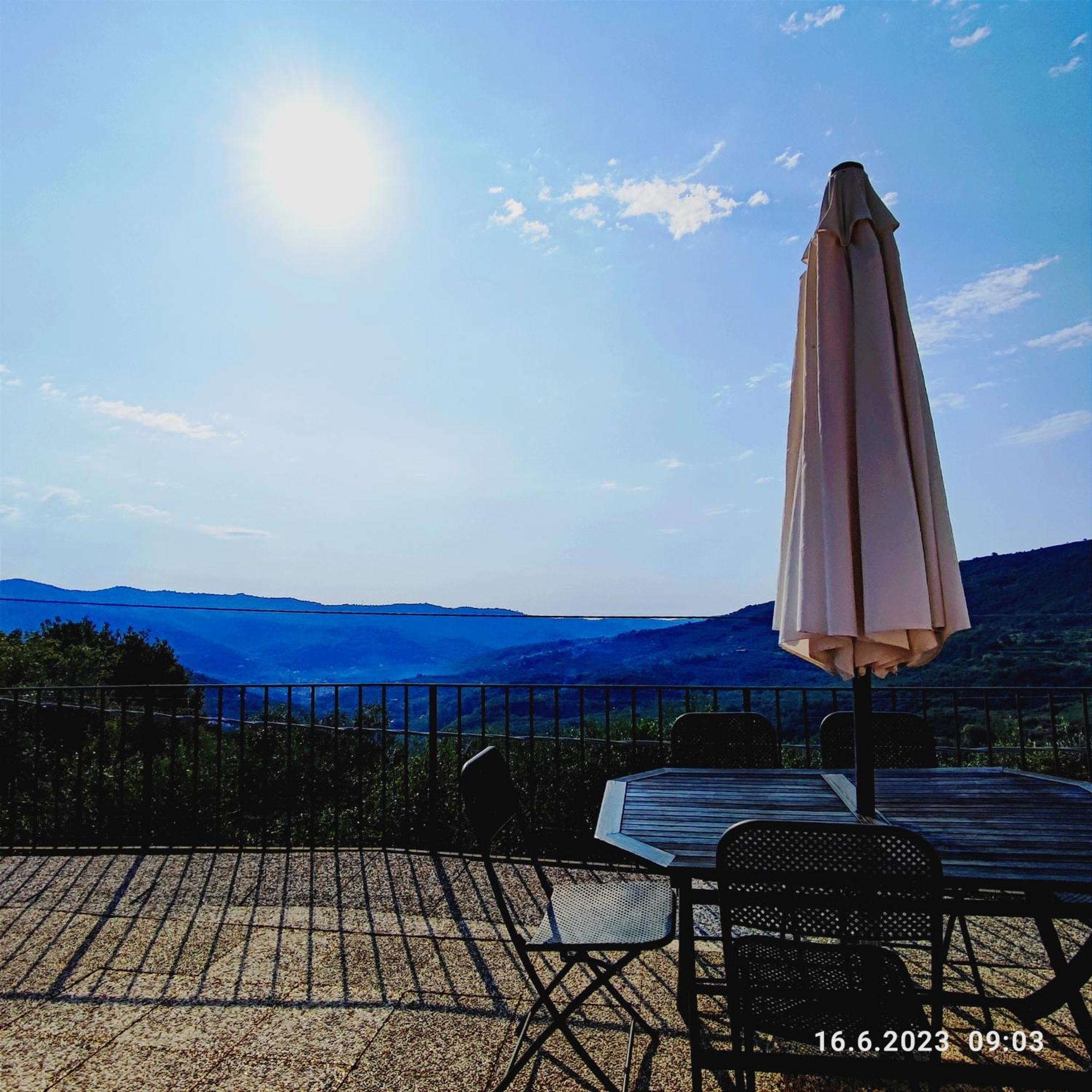 Villa Berio Due - Tuija Villa Viani Bagian luar foto